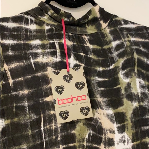 Boohoo long sleeve turtleneck mini dress - Picture 2 of 4